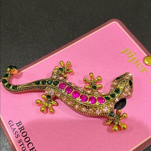 Piper K | Gecko 🦎 Brooch - Picture 5 of 9